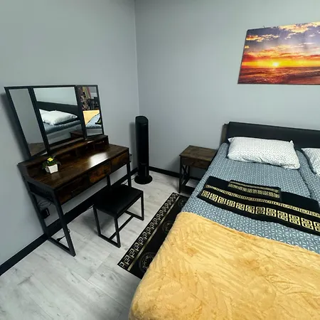 Orla Plaza Apartment *