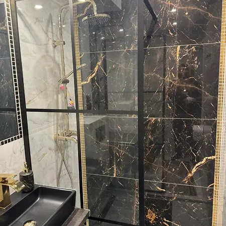 Orla Plaza Apartment *